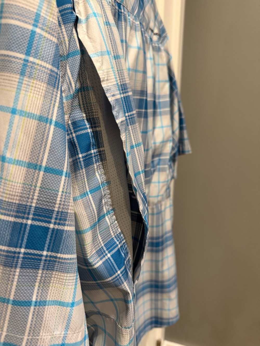 Under Armour Men’s Light Blue and White Plaid Short-Sleeve Button-Down Shirt - Picture 7 of 7